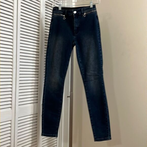 NWOT Guess 1981 Skinny Jeans - Picture 6 of 16